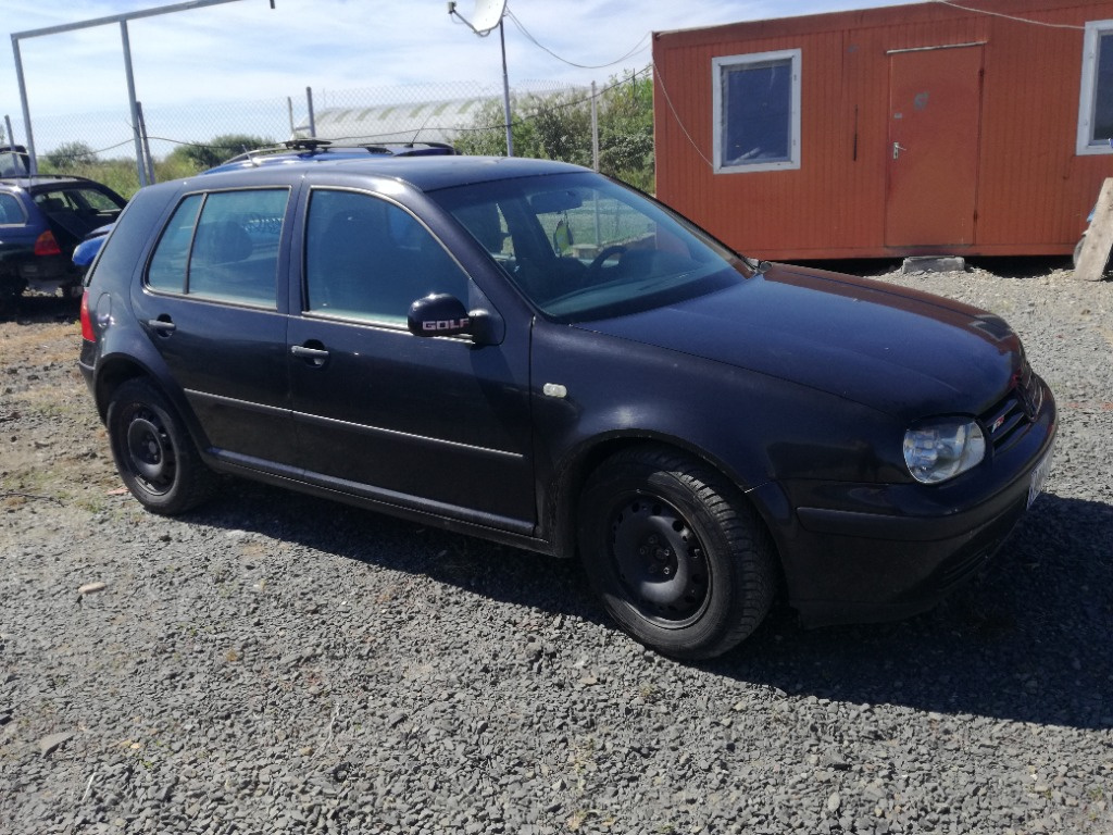 Consola centrala Volkswagen Golf 4 2001 