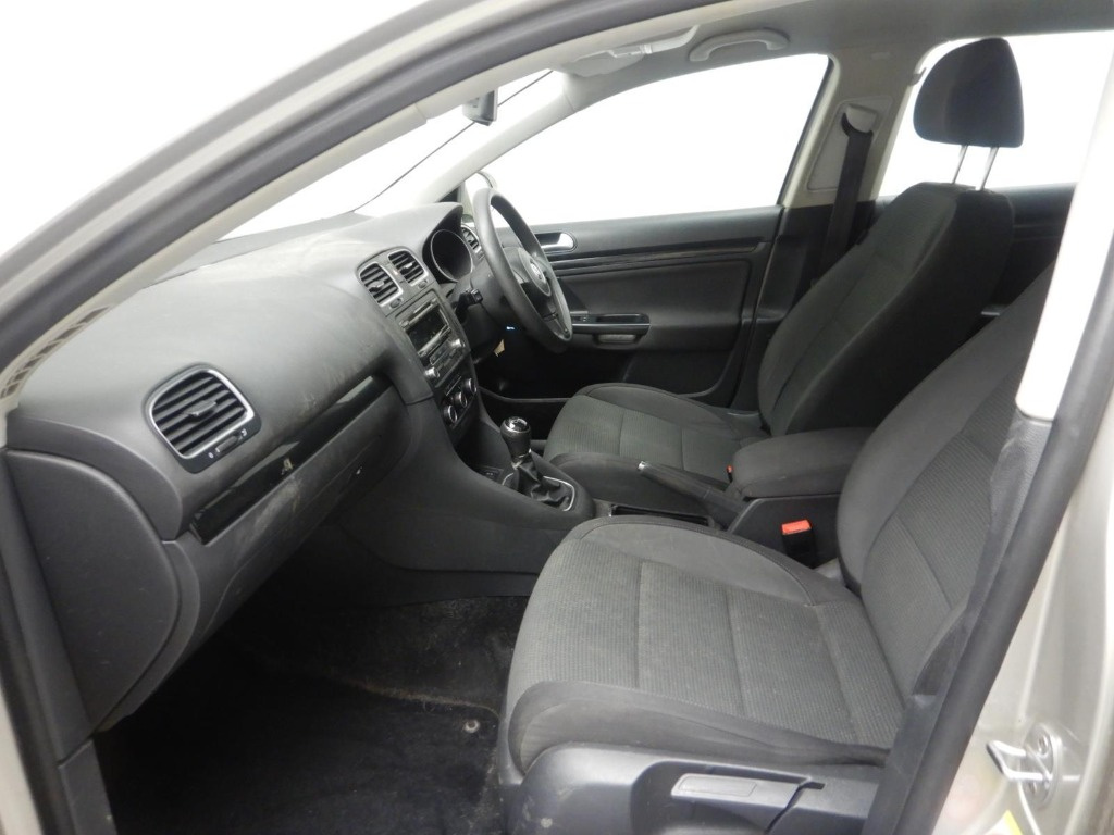 Consola centrala Volkswagen Golf 6 2013 VARIANT 1.6 TDI CAYC