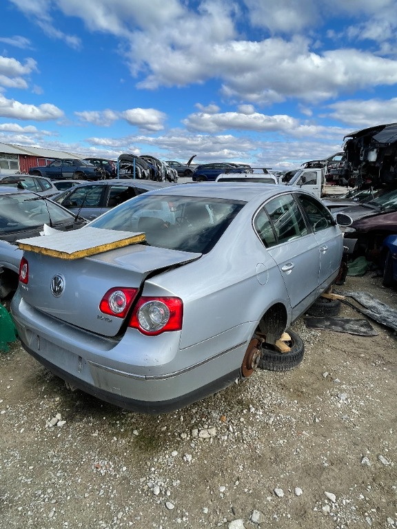 Consola centrala Volkswagen Passat B6 2007 hatchback 2.0