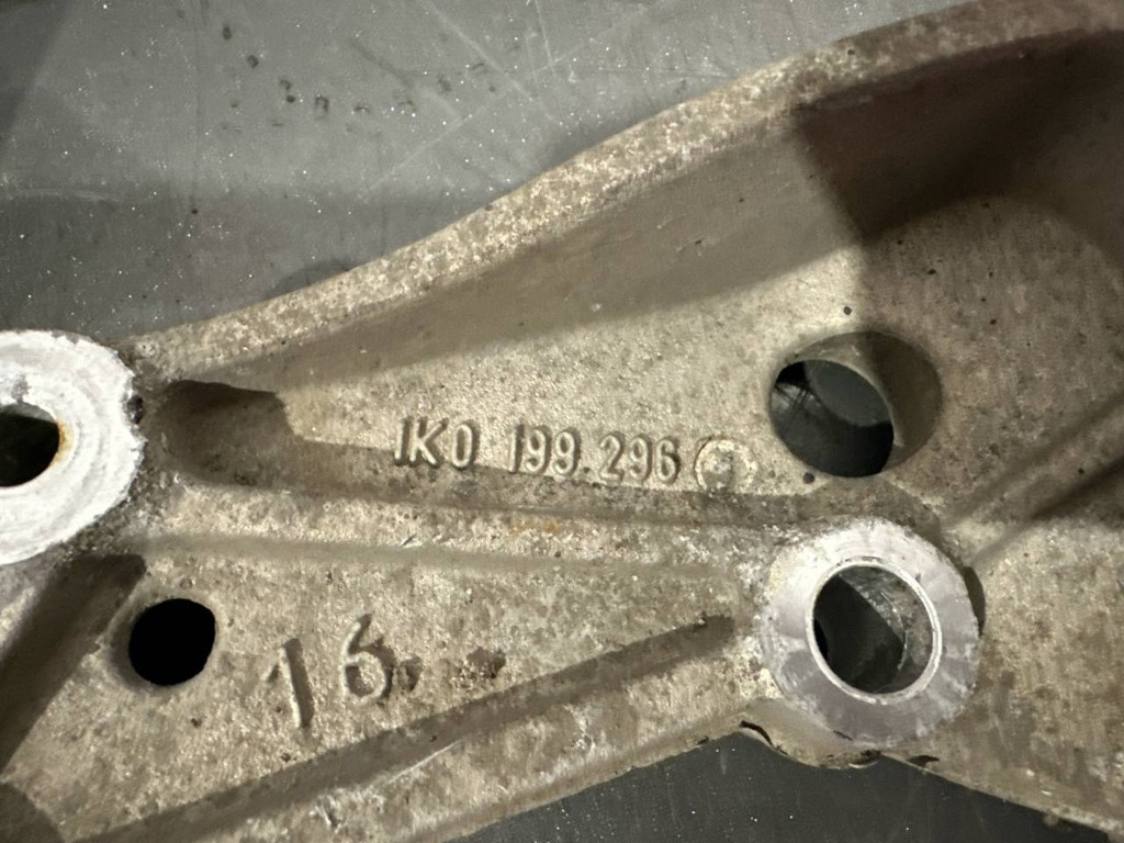 Consola dreapta 1K0199296J Skoda Octavia