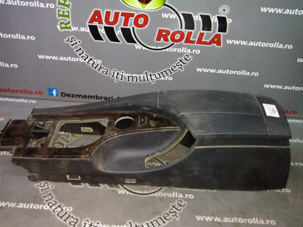 Consola intre scaune BMW E60.