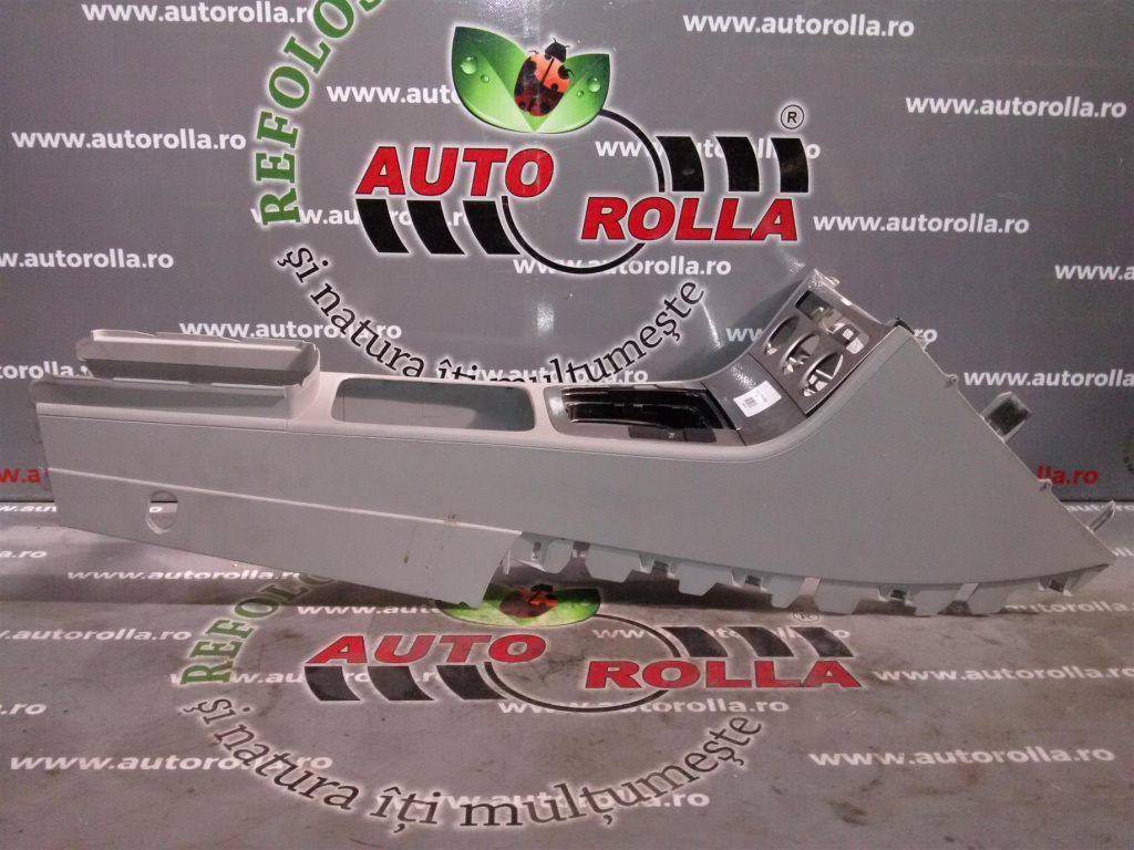 Consola intre scaune Volkswagen Passat B6, an 2008.
