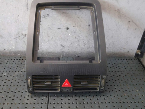 Consola rama centrala bord cu guri ventilatie si buton avarii vw touran 1t 1t1819728a