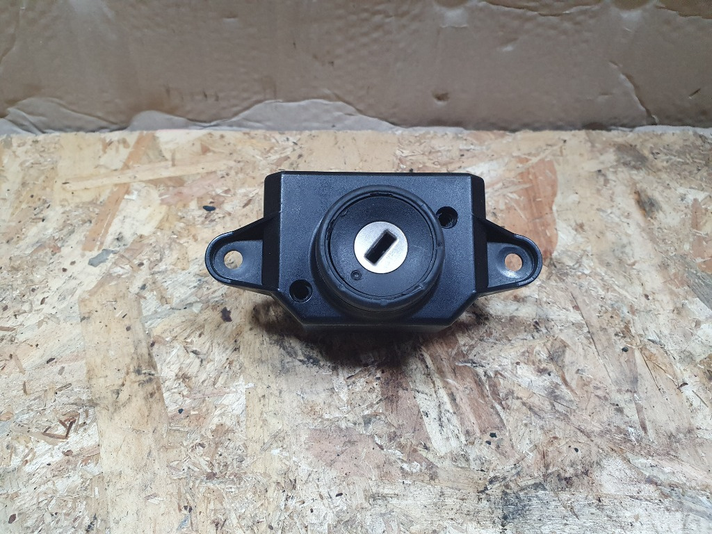 Contact Audi A6 C6 (4F2) 2.7 TDI 2006