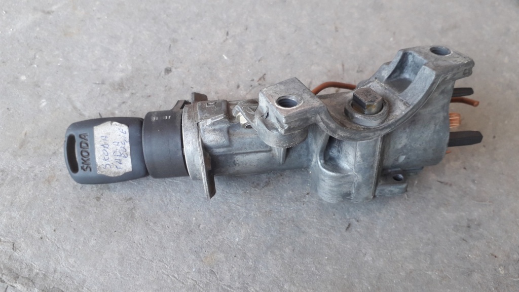 Contact auto + cheie Skoda Fabia 1