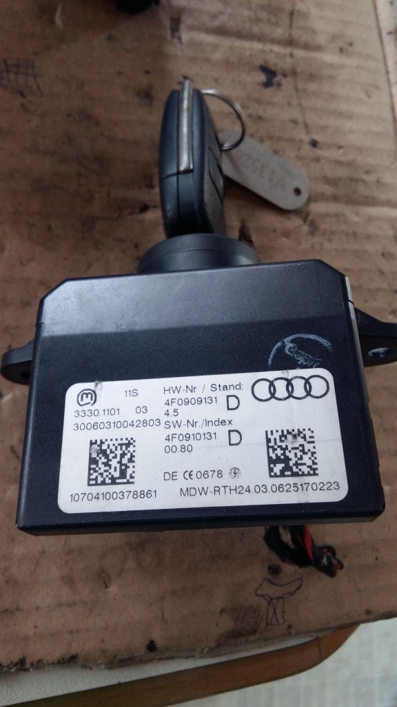Contact cu cheie Audi A6 an 2006 cod produs : 4F0 909 131 D / 4F0909131D