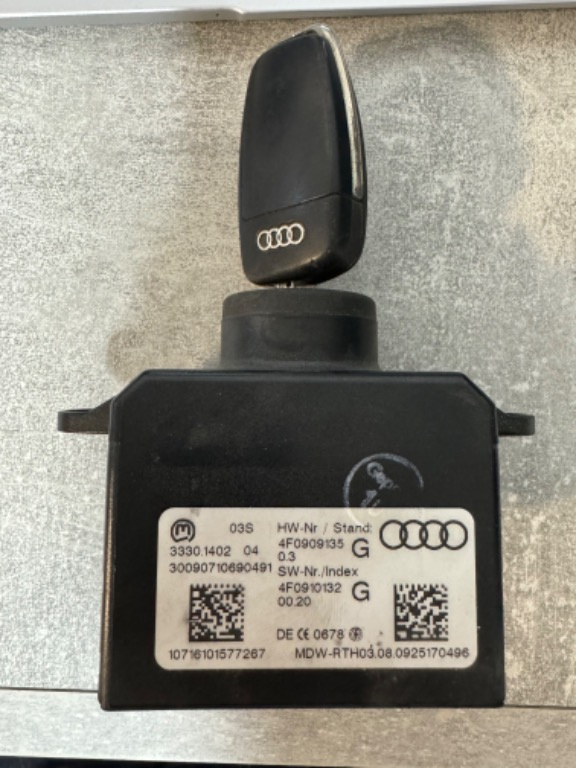 Contact cu cheie pentru Audi A6 C6,An 2009,Cod 4F0909135G/4F0910132G