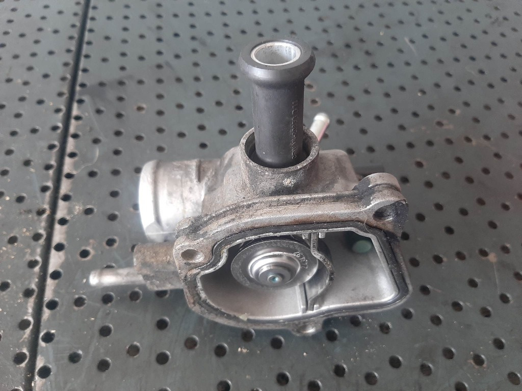 Corp termostat 2.2 cdi mercedes c-class w203 a6112831275