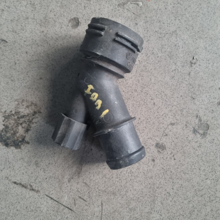 Cot furtun apa de pe radiator SKODA FABI
