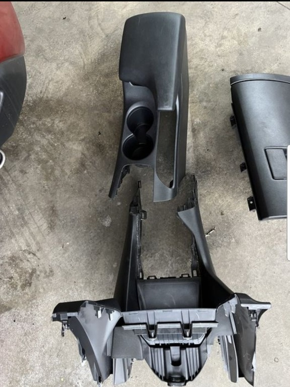Cotiera consola Mazda 3 BM 2014 hatchback