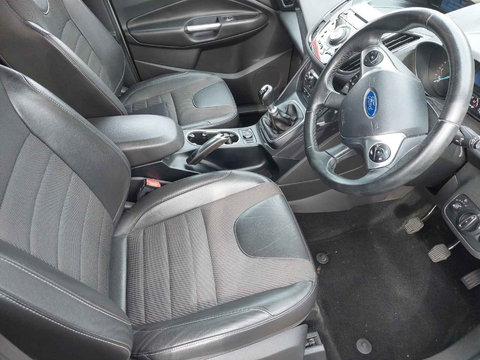 Cotiera Ford Kuga 2015 SUV 2.0 Duratorq 110kW