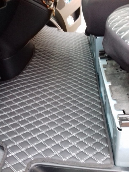Covor auto imitatie piele romb dedicat Mercedes Mercedes SPRINTER III 2018-> - Negru cusatura Albastra-COV02NA