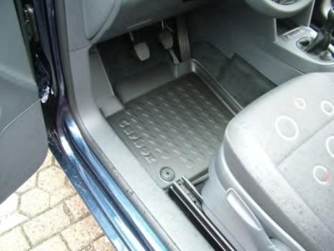 Covor compartiment picioare AUDI A6 Avant (4F5, C6), AUDI A6 Allroad combi (4FH, C6) - CARBOX 40-1468