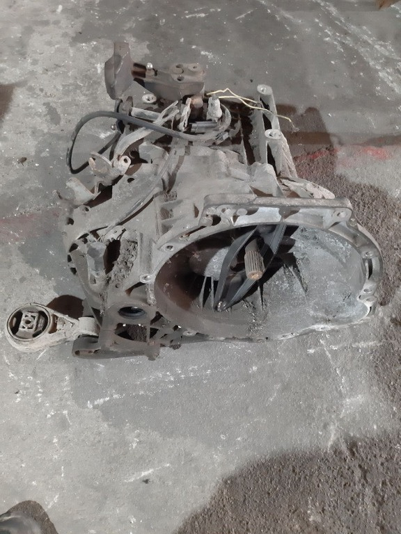 Cutie de viteza manuală Ford Focus 2 5 trepte 2.0 tdci cod xs4r7f096