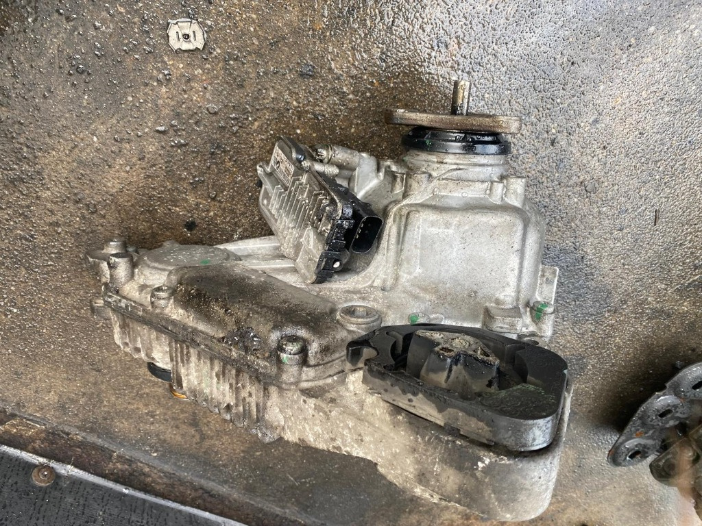 Cutie transfer BMW X5 F15 4.0 cod ATC45L