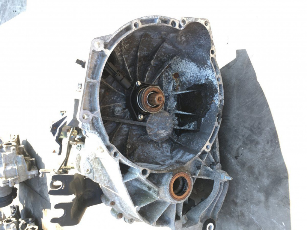 Cutie viteza 4M5R7002YA Ford Focus 2 2004-2011 1.8 tdci