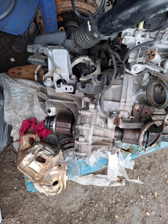 CUTIE VITEZA FORD FOCUS 4 1.5 ECOBOOST COD MOTOR YZDA COD CUTIE JX6R 7002 CHB