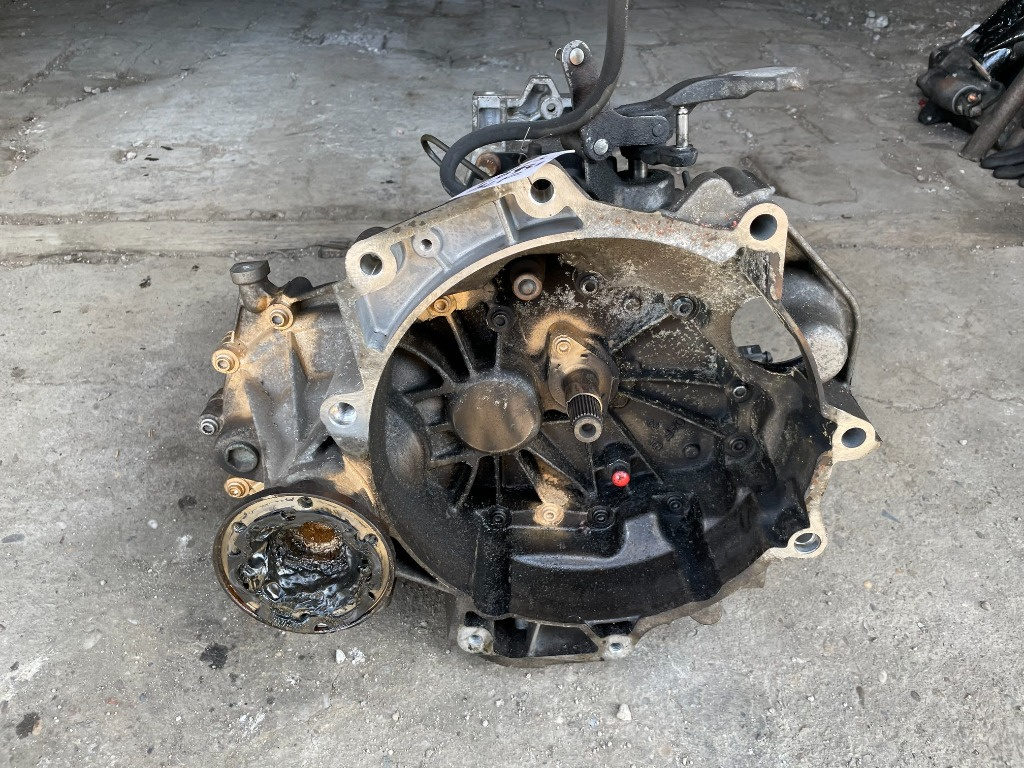 Cutie viteze manuala 6 trepte cod :HEU VW Golf 5 / Passat B6 / Skoda Octavia 1.6 FSI