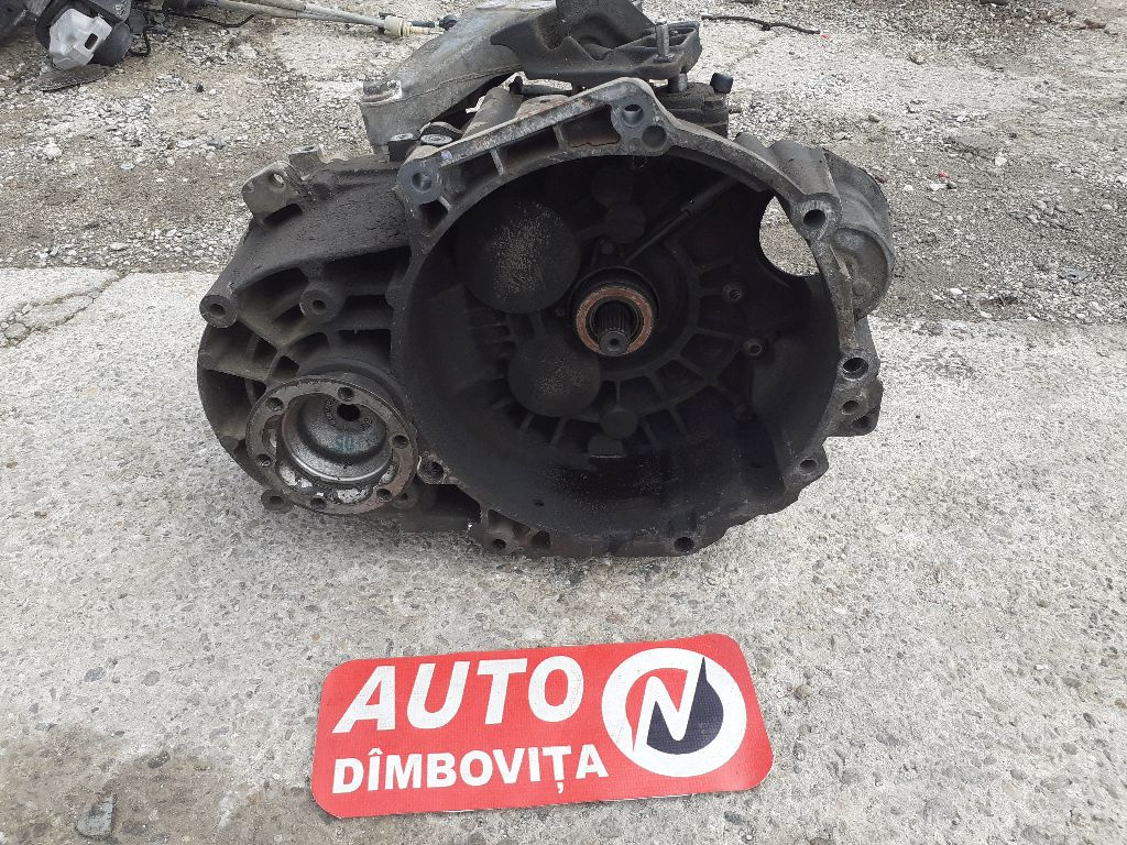 CUTIE VITEZE MANUALA 6 TREPTE VOLKSWAGEN PASSAT B7 2013 OEM:COD NFU.