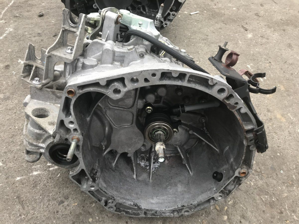 Cutie viteze Nissan Qashqai 1.5 dci