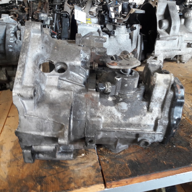 Cutie viteze VW T4 1992, 2.4D, cod piesa