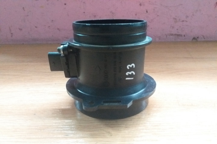 Debitmetru aer 059906461N VW Touareg Audi A4 A5 A6