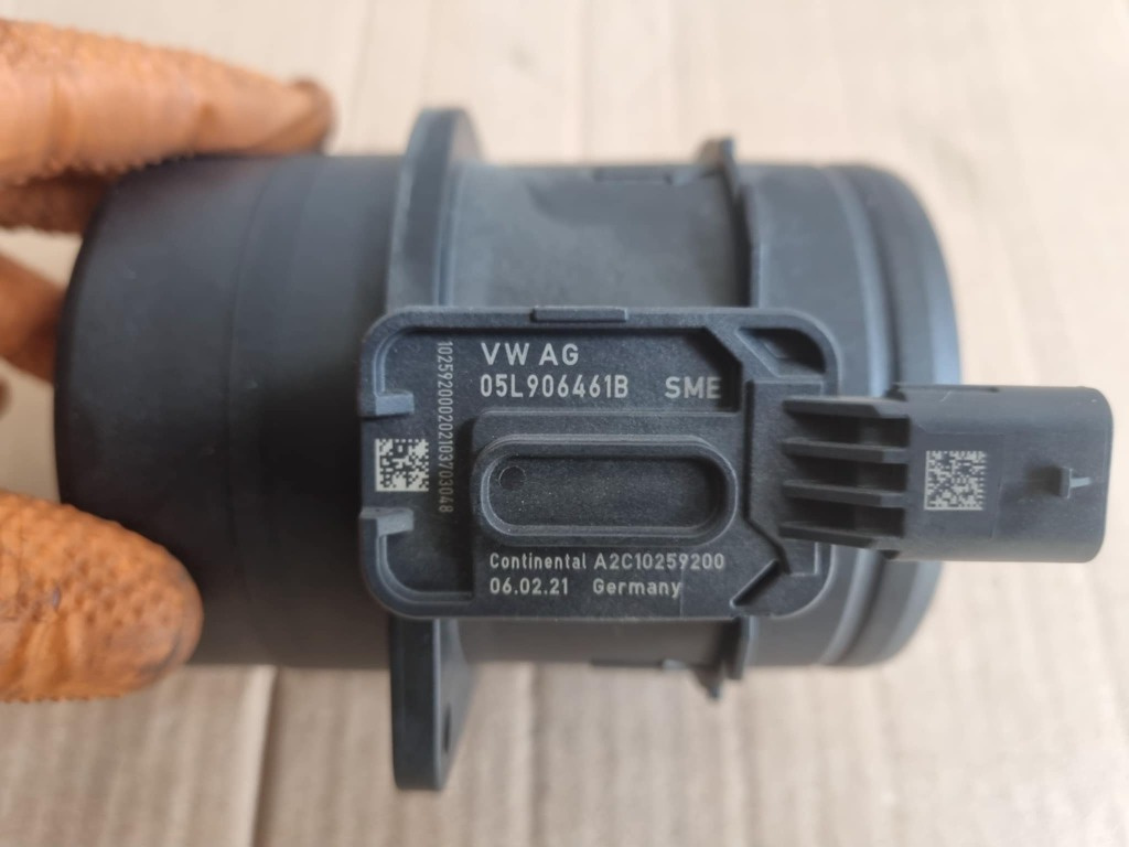 Debitmetru aer 05L906461B Skoda Karoq 2.