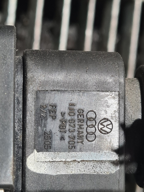 Debitmetru aer AUDI Q7 3.0 2005 - 2009 1