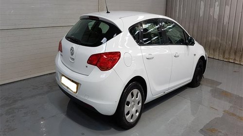 Debitmetru aer Opel Astra J 2010 Hatchba