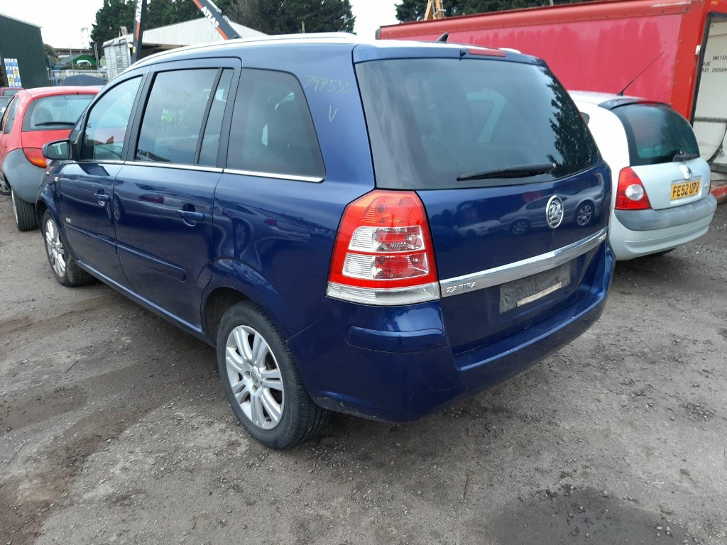 Debitmetru aer Opel Zafira B 2009 MPV 1.