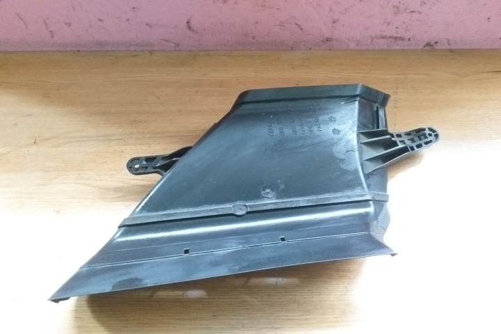 Deflector Aer Difuzor captare aer 8K0129618 8K0129