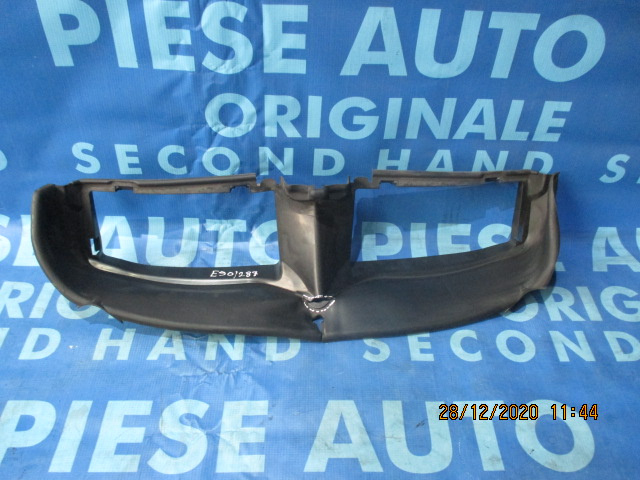 Deflector radiator BMW E90 320d 2006; 7134099 (fisurat)
