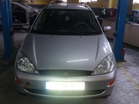 Dezmembrez FORD FOCUS DIN 2001 CU MOTOR DE 1.8 TDDI