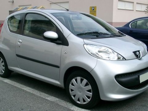 Dezmembram Peugeot 107 din 2007 1.0 i cutie hidramata