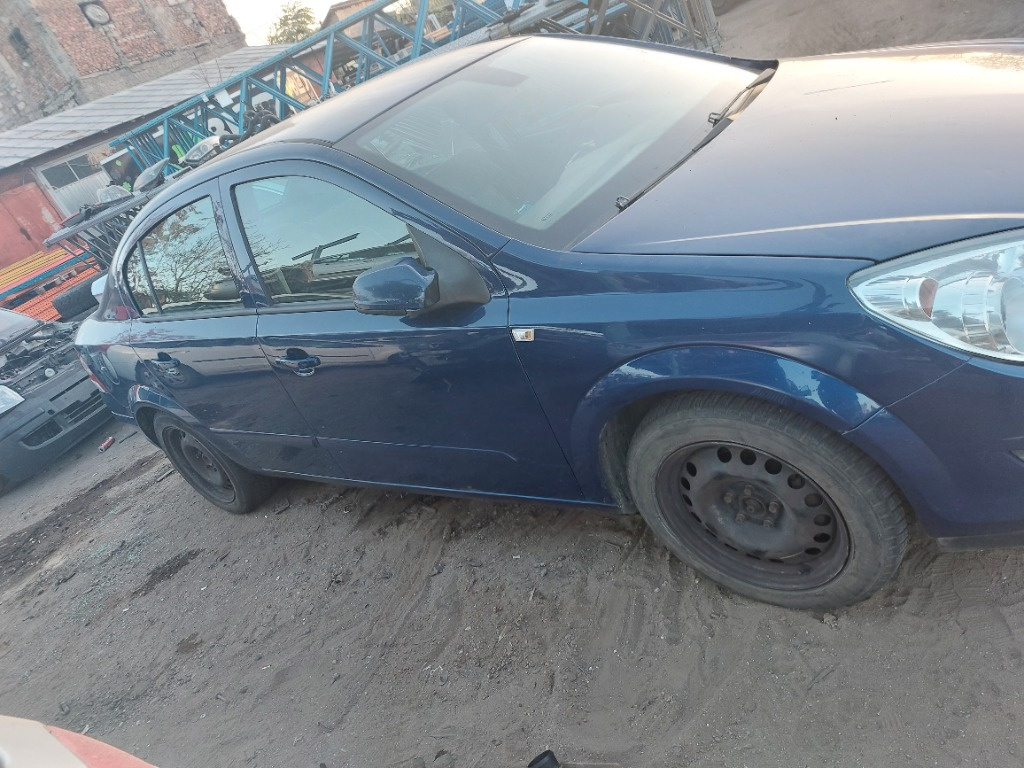 Dezmembrări opel astra h sedan motor 1,