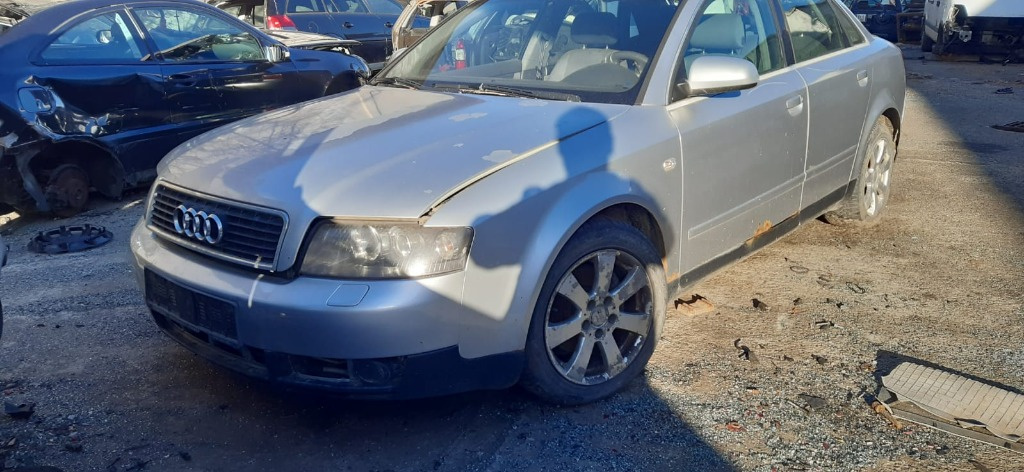 Dezmembram Audi A4 B6, an fabricatie 200