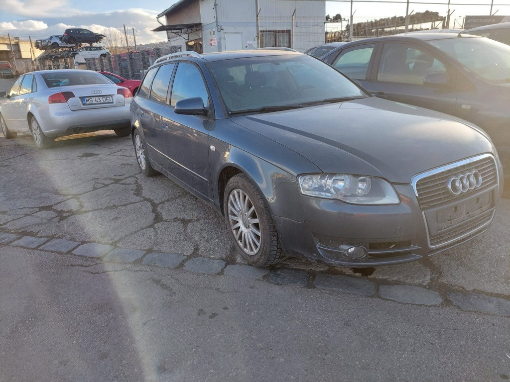 Dezmembram Audi A4 B7, an 2007, motor 2.0 TDI cod BPW, 140cp