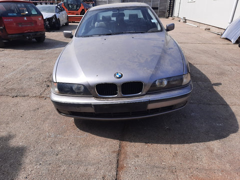 Dezmembram BMW E39 523i 2.5 benzina 125 KW An 2000