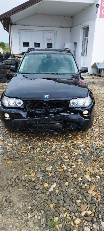 Dezmembram BMW X3 E83 3.0 d 218cai manual, xenon , trapa panoramica