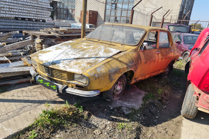 Dezmembram Dacia 1300