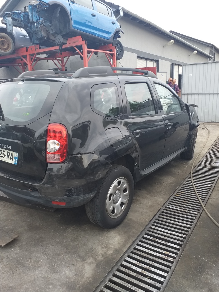 Dezmembram Dacia Duster