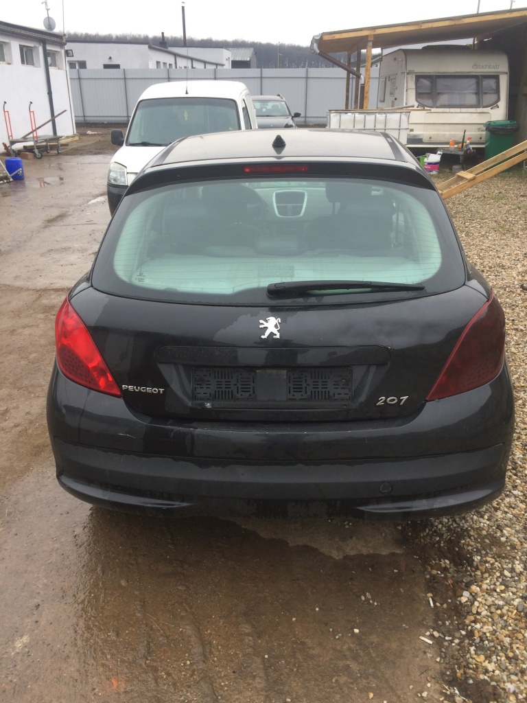 Dezmembram dezmembrez Peugeot 207 motorina 1.4 HDI 160.000km cod motor 8HZ 2008