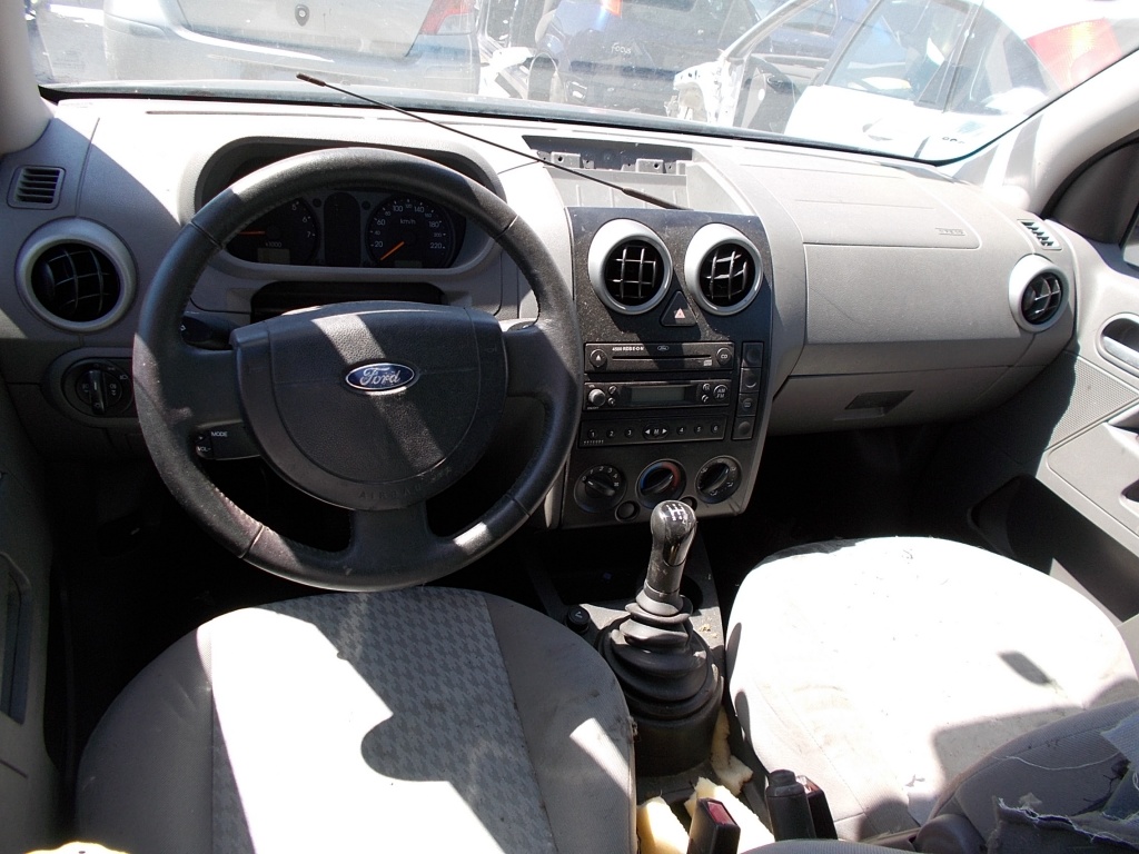 Dezmembram ford fusion 1.4 benzina, an 2