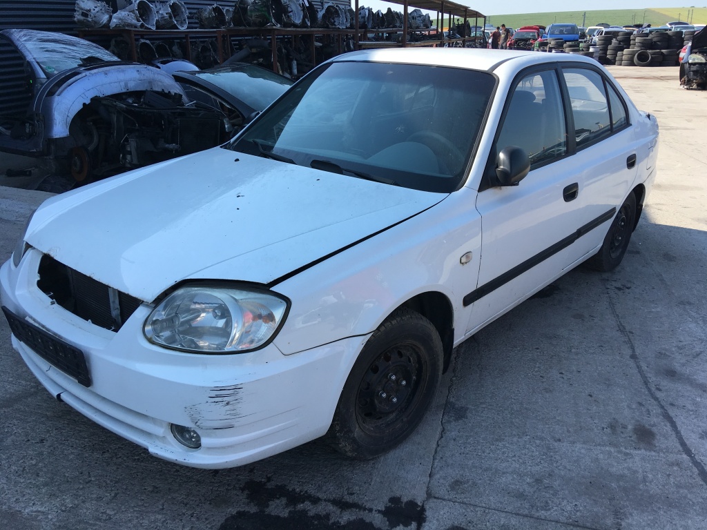 Dezmembram HYUNDAI ACCENT 2003