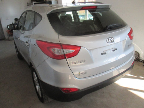 Dezmembram Hyundai ix35 facelift 1.6 benzina 99kw 135cp 107.000km culoare RAH sleek silver 2013 2014 2015