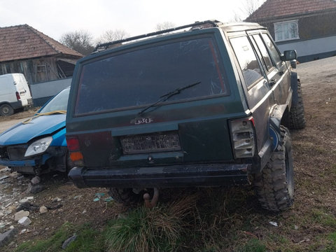 Dezmembram Jeep Cherokee 2.5 td an 1996 in Cluj