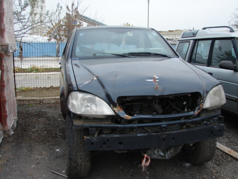 Dezmembram Mercedes-Benz M-Class W163 [1997 - 2001] Crossover 5-usi (W163) V8 4.0 CDI