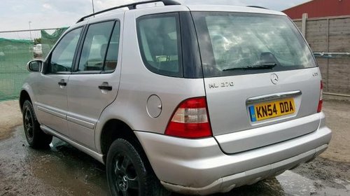 Dezmembram Mercedes Benz ML270 CDI 2004 