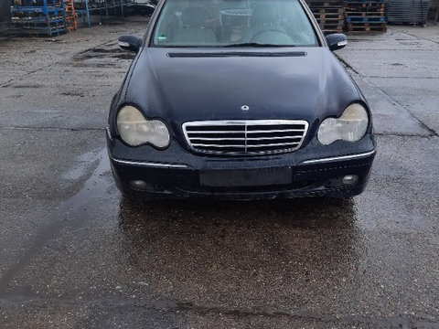 Dezmembram Mercedes C-Class C220 2.2 d 105 kw An 2003