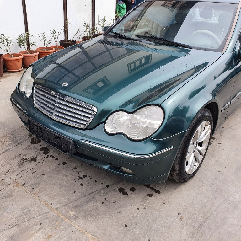Dezmembram Mercedes C200 cdi w203
